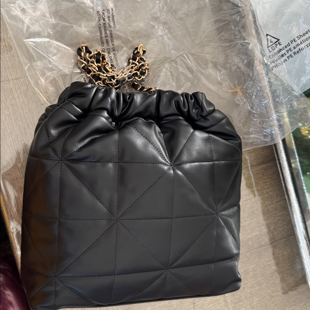 Black quilted bucket bag crossbody bag - Picture 8 of 12
